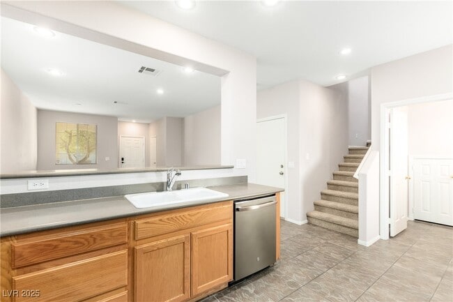 Building Photo - 1274 Willow Village Ave