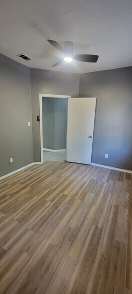 Building Photo - 2713 Lenway St