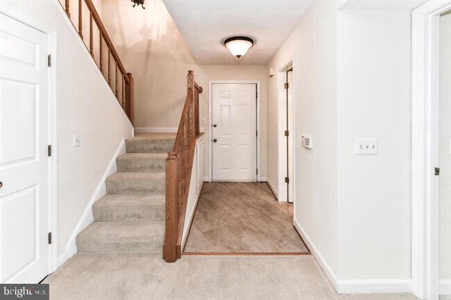 Building Photo - 12010 Ridge Knoll Dr