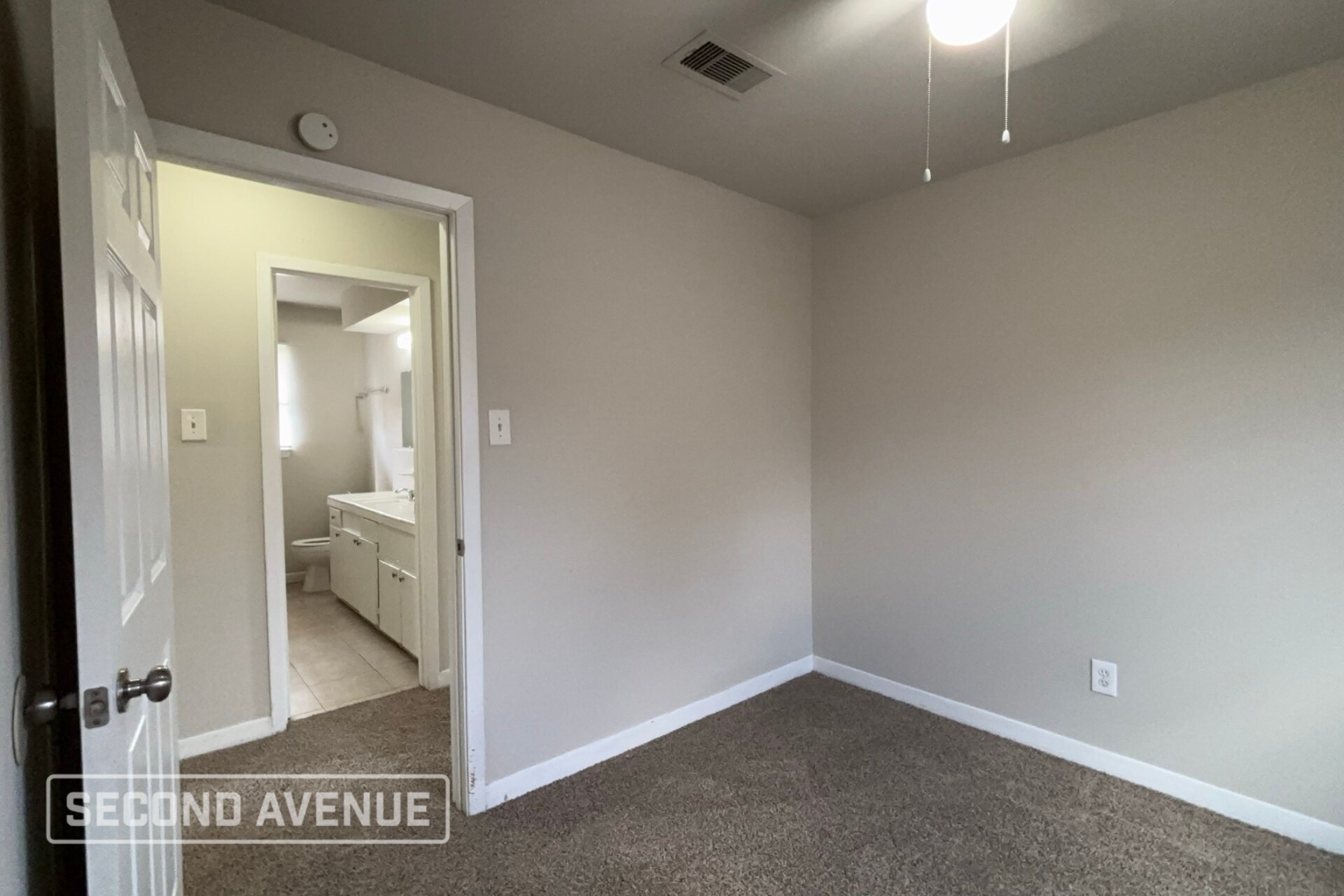 Building Photo - 3422 Hurlingham St