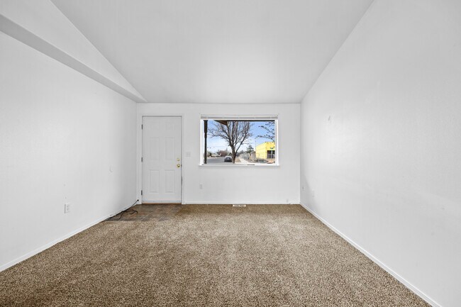 Living Room - 905 E Ball Ct