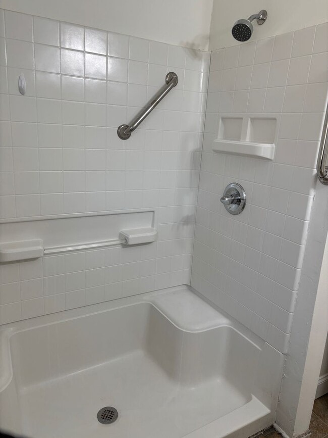 Building Photo - 3 BED, 1 BATH HOME IN GREYSTONE AREA, $1450 MONTH, $1450 DEPOSIT