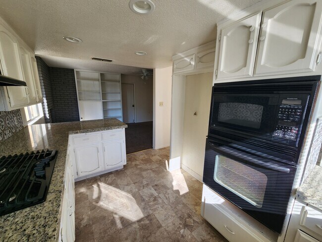 Building Photo - 3501 Adanac Ct