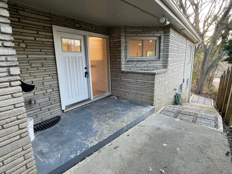 Building Photo - 2869 Charing Rd