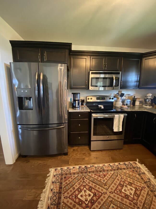Building Photo - 1053 Castlerock Dr