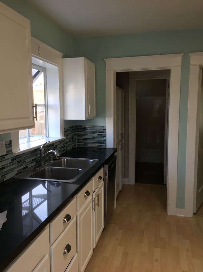 Building Photo - Coming Soon!!! DO NOT DISTURB TENANTS - Available mid May 2026 -