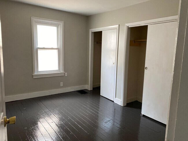 Building Photo - 351 W North St