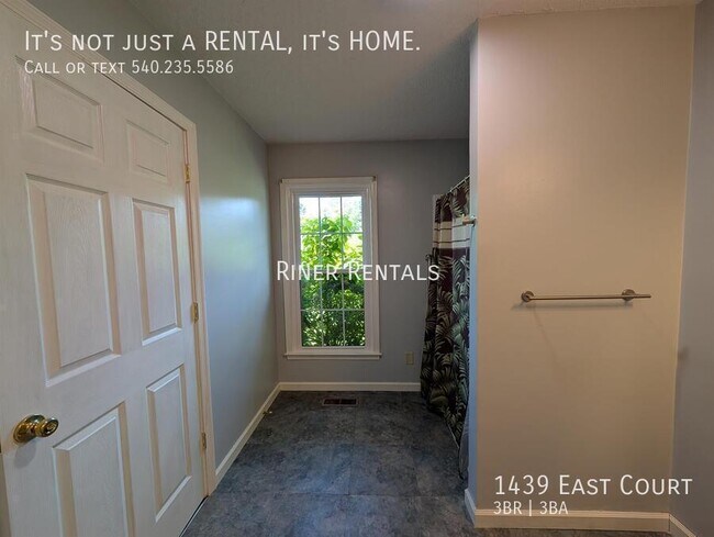Building Photo - 1439 East Ct