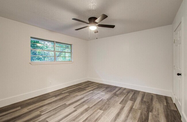 Building Photo - 607 Jeb Stuart Ln
