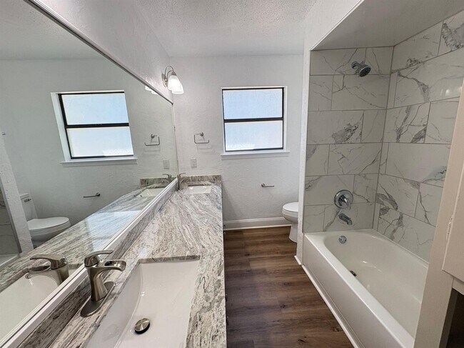 Building Photo - 208 Avon Ct
