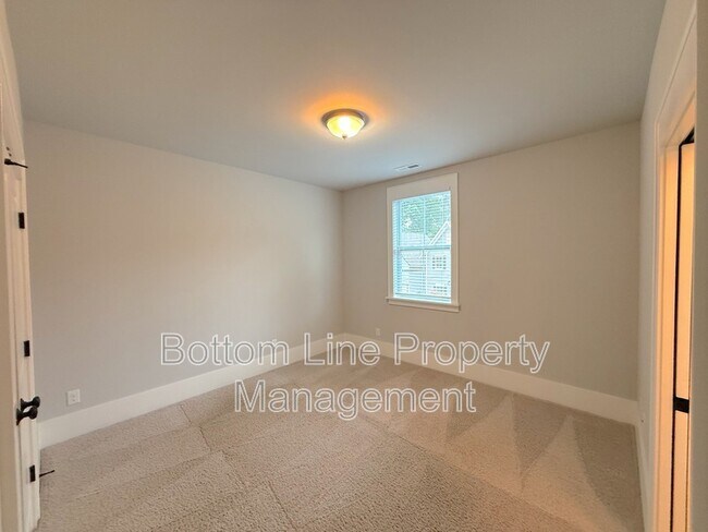 Building Photo - 5218 Kelly St