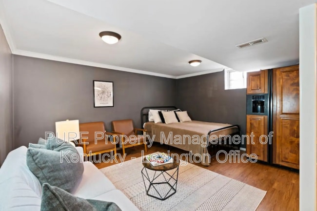 Building Photo - 2104 Tamarack Dr