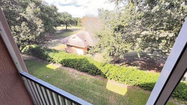 Building Photo - Two Bedroom in Metrowest AVAILABLE NOW!