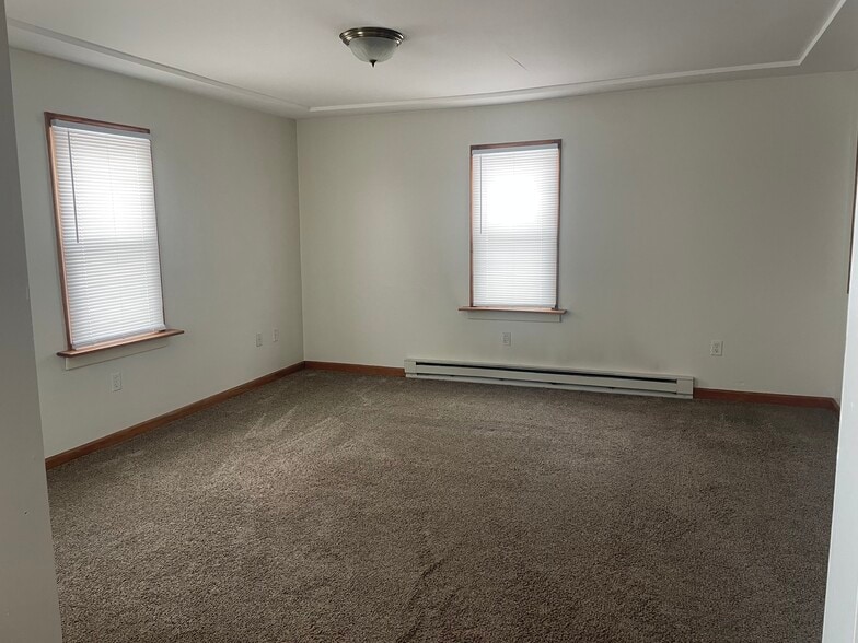 Living room - 1 S Terrace Dr