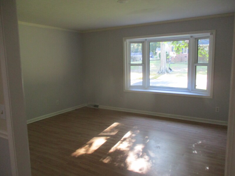 Building Photo - 2 Castlewood Dr SW