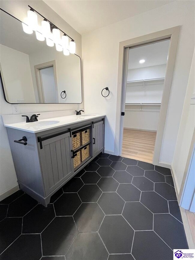 Building Photo - 1003 W Vine St