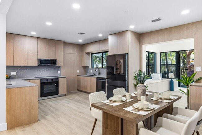 Building Photo - 751 NE 80th St