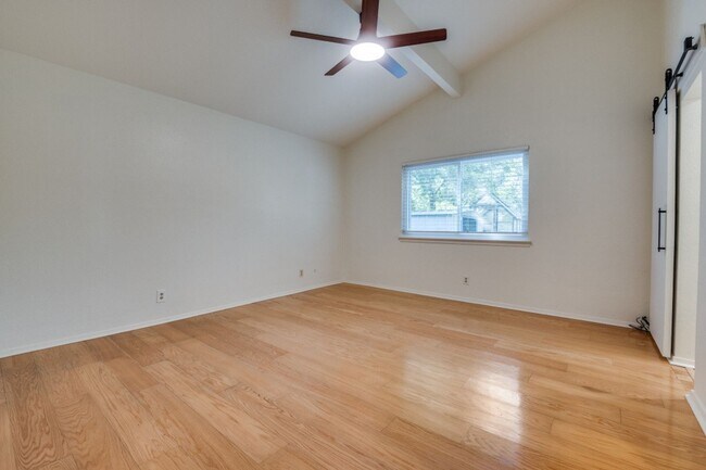 Building Photo - MODERN HOME IN THE HEART OF FORT WORTH!