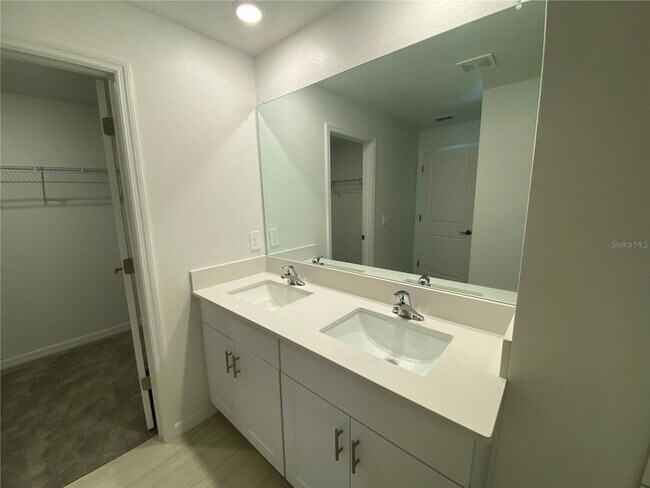 Building Photo - 17588 Shirewood Wy