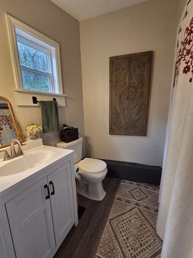 Building Photo - $1,800 - 3 Bedroom 2 Bathroom Gorgeous and Unique Furnished House in Webster