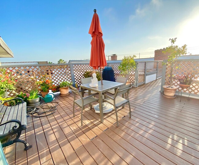 Building Photo - Resort-Style Coastal Studio with Pool, Jacuzzi & Rooftop