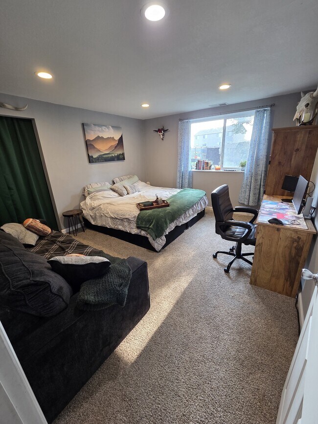Building Photo - 4121 Mockingbird Ln