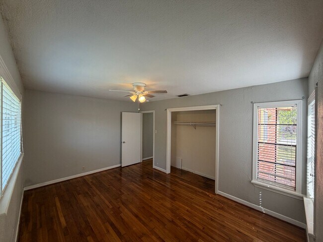 Building Photo - TWO BEDROOM ONE BATH ON LARGE LOT!