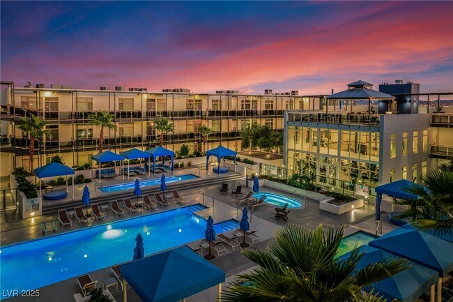 Building Photo - 8925 W Flamingo Rd