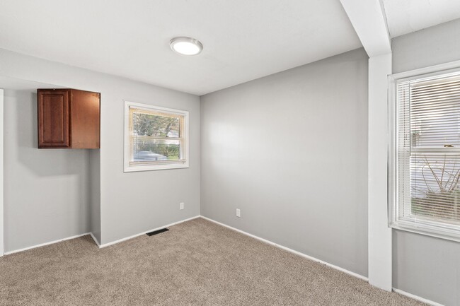 Building Photo - Section 8 Opportunity! 3 bedroom 1 bath | ...