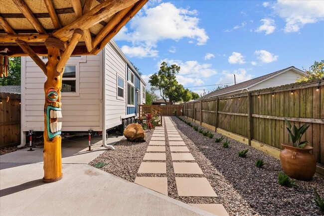 Building Photo - 4734 Oleander St