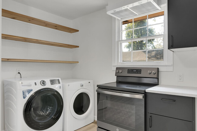 Building Photo - Renovated Duplex in Prime Walkable 12 South Location!