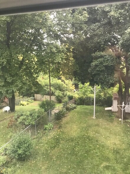 Building Photo - 61 Hudson Ave