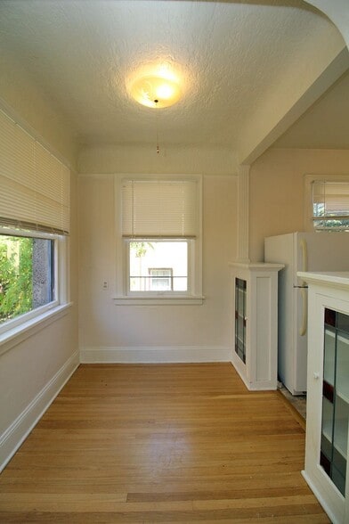 Building Photo - 1943 NW Irving St