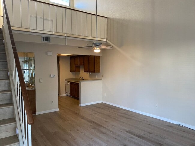 Building Photo - Well maintained Harbor Bay townhome. 2 bed...