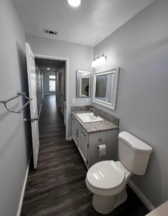 Building Photo - 824 Lois Ln