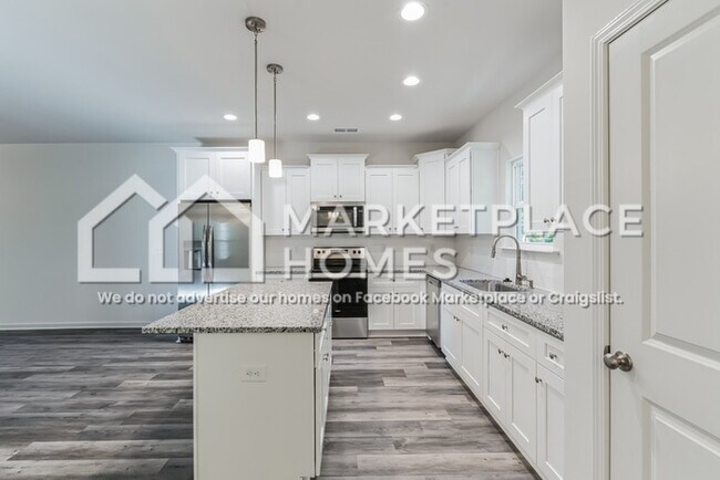 Building Photo - 3719 Oakwood Rd