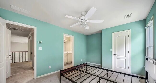 Building Photo - 732 Glass St NW