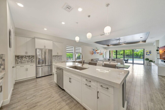 Building Photo - 8720 E Baypoint Cir