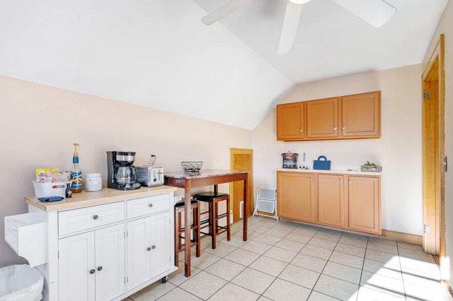 Building Photo - 302 S Brooks St