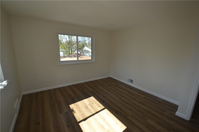 Building Photo - 405 Garfield Ave