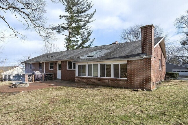 Building Photo - 71 Bemis Rd