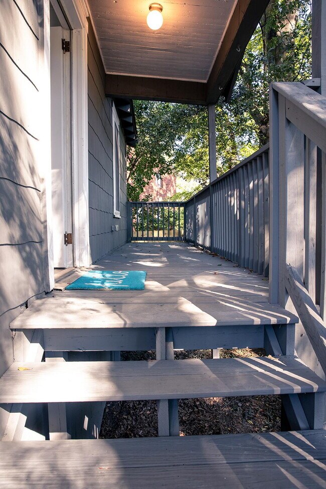 Building Photo - Atlanta Home, a 4 minute walk to bus stop Willingham Dr @ Colville Ave