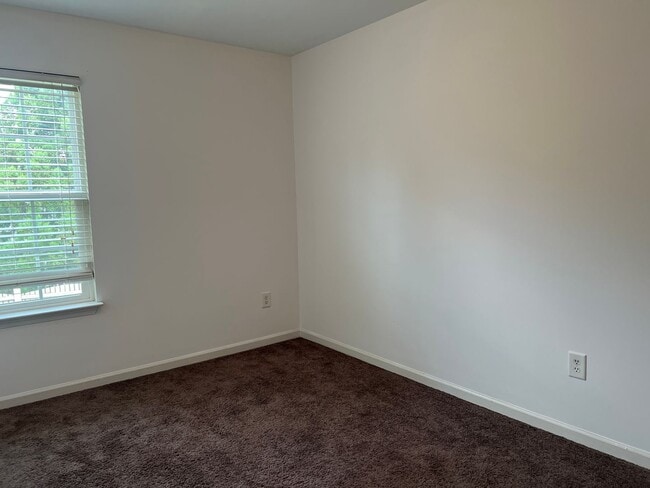 Building Photo - Gorgeous 3/2.5 End Unit Condo in Simpsonvi...