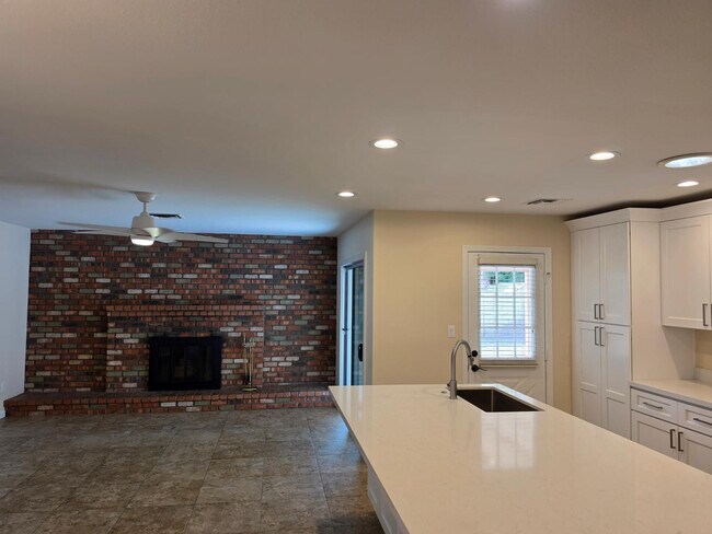 Building Photo - 11158 N 107th Way