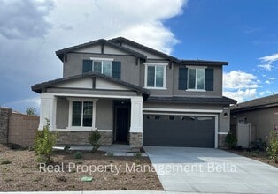 Building Photo - Modern Luxury Awaits: Discover Your Dream Home!