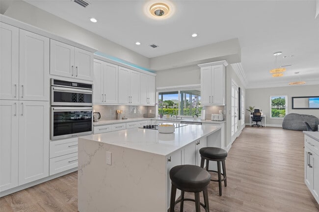 Building Photo - 9010 Gardens Glen Cir