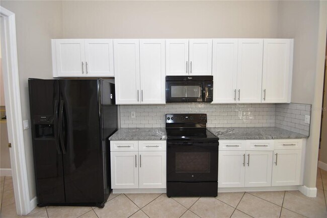 Building Photo - 16 Eastlake Dr