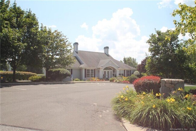 Building Photo - 1001 Cypress Dr