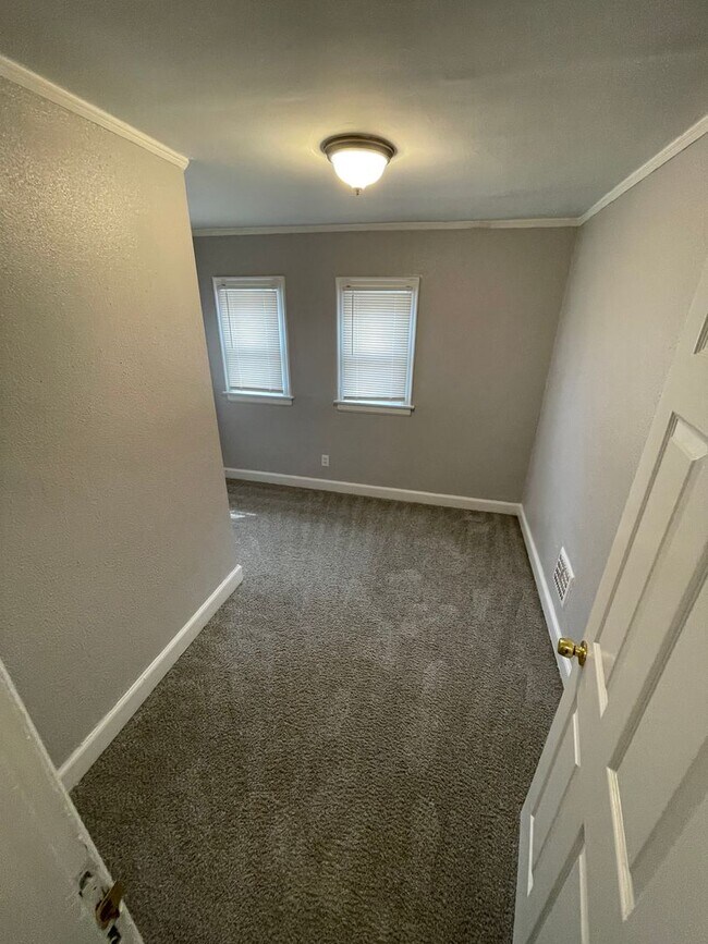 Building Photo - SECTION 8 ONLY! INSPECTION READY 3-BEDROOM...