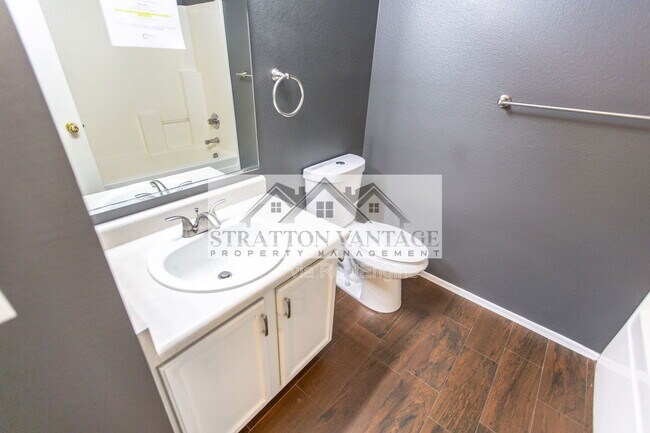 Building Photo - 9630 W Kingman St